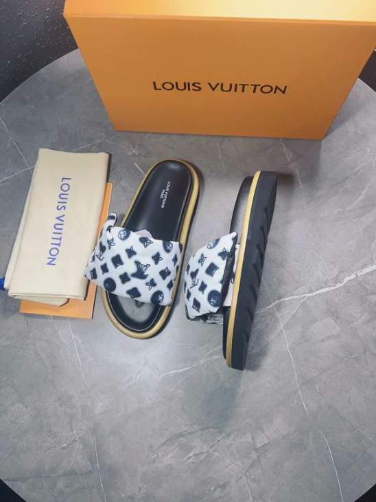 Picture of Louis Vuitton Slippers _SKULVsz35-45mnf02151153